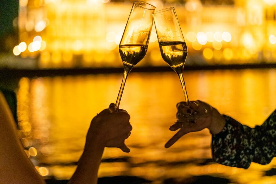 Budapest: Candlelit Dinner River Cruise with Live Music - Live Music With the Right Volume for Dinner Conversation