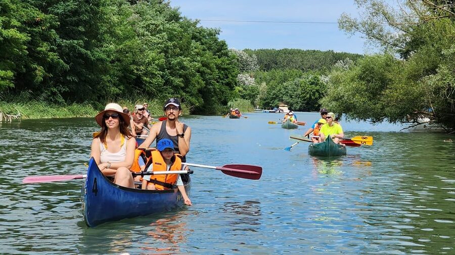Budapest: Canoeing the Danube w or wo Sauna or Danube Beach - Should you book Budapest canoeing with sauna or a Danube beach ending?