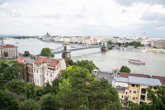 Budapest Castle Walk - Meeting points and pacing on cobblestones and hills