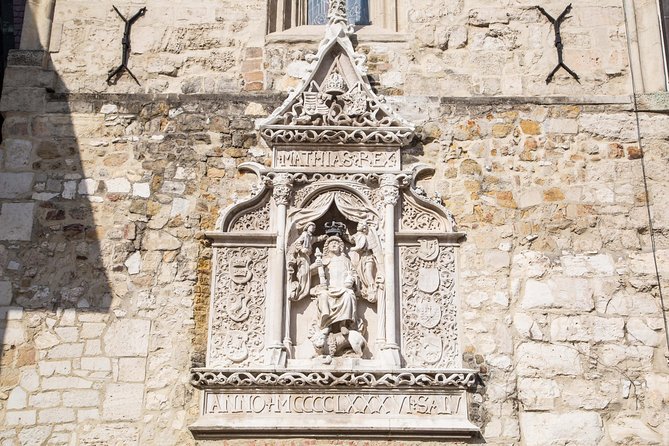 Budapest Castle Walk - Castle Garden: where today’s power lives, inside an old neighborhood