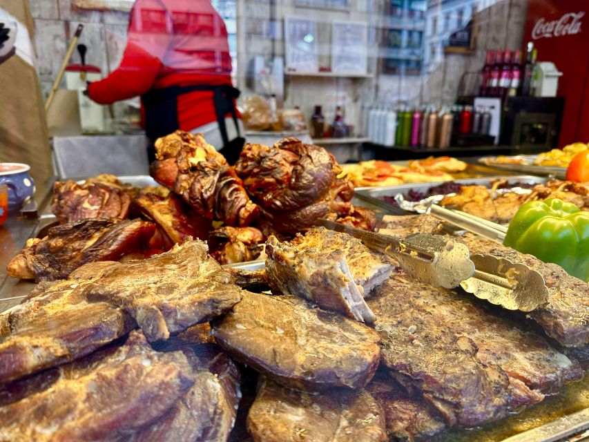 Budapest: Christmas Market Guided Walking Tour with Tastings - Meeting at the Hungarian State Opera House, a smart start