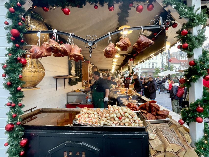 Budapest: Christmas Market Guided Walking Tour with Tastings - Price and time value for a 2.5-hour Christmas walk