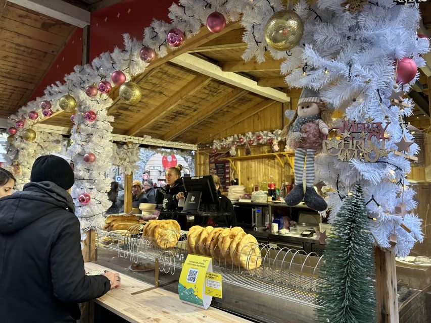 Budapest: Christmas Market Guided Walking Tour with Tastings - How the Budapest Christmas Markets walk stays organized on foot