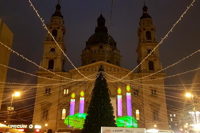 Budapest Christmas Market Tour with Basilica visit & Chimney cake - What to eat and drink: chimney cake and Hungarian classics