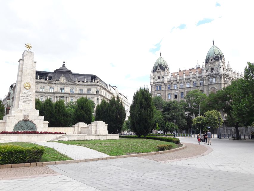 Budapest: City Center Walking Tour - St Stephen’s Basilica: Dome, Colonnade, and the Big Central Moment