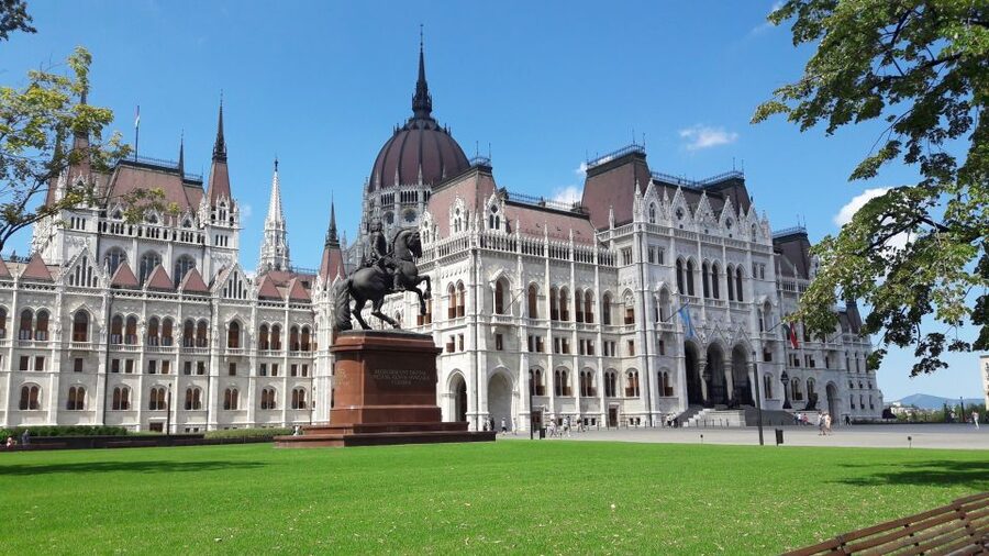 Budapest: City Center Walking Tour - Shoes on the Danube Bank: A Powerful Optional Add-On