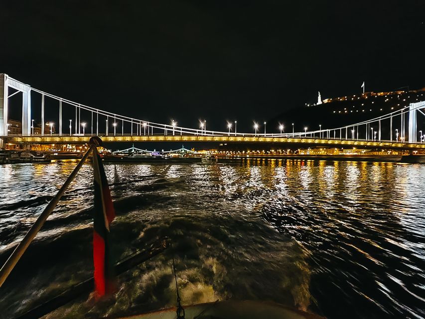 Budapest: City Highlights Sightseeing Cruise - Drinks, coffee, and the comfort reality of a winter cruise