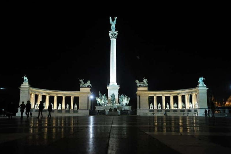 Budapest: City Park- True Crime of Hungary- Walking Tour - Heroes’ Square Meeting Point and the Detective Costume