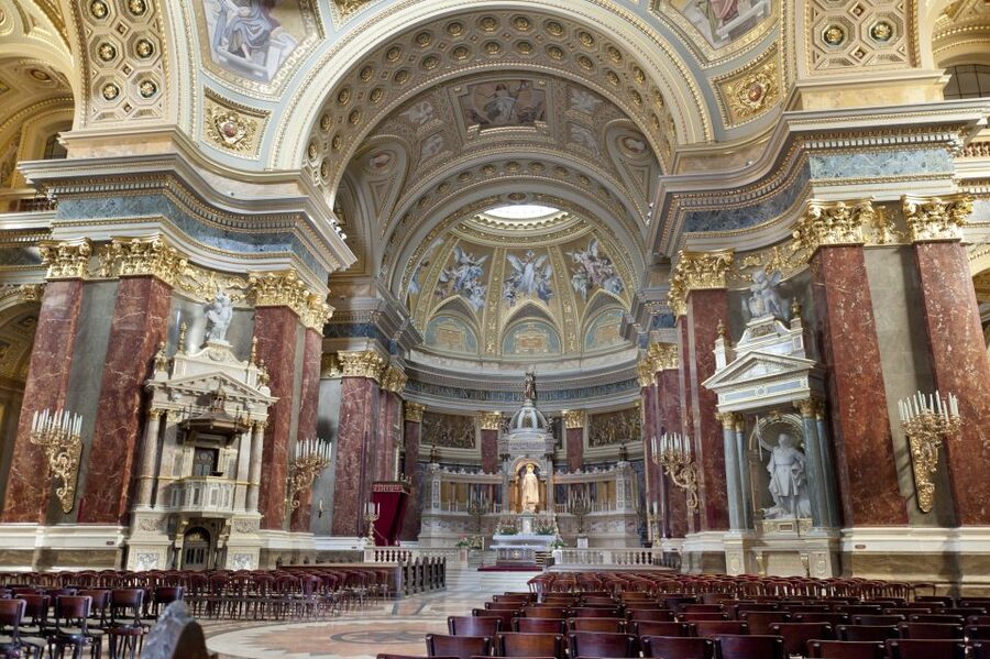 Budapest: Classical Music Concerts in St Stephen's Basilica - Picking the right concert: Requiem versus organ and Ave Maria themes