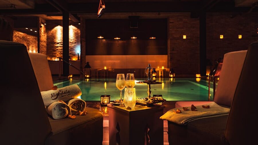 Budapest: Couple Holistic Swedish Massage with Jacuzzi Time - 20 minutes private bath or jacuzzi time, plus the spa circuit