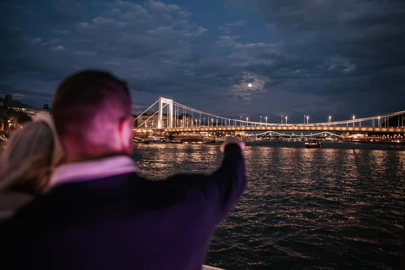 Budapest: Cruise Unlimited Aperol and Prosecco - Open-air deck vs. indoor AC: where to stand for photos