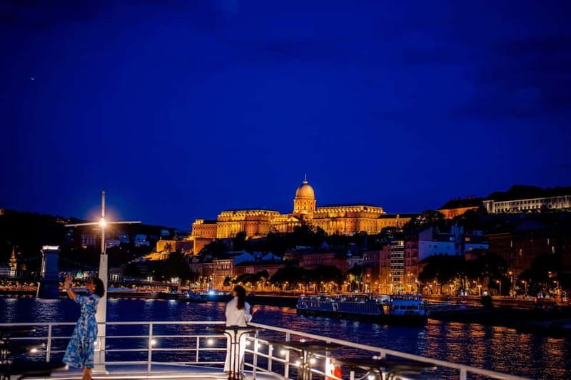 Budapest: Cruise Unlimited Aperol and Prosecco - Sunset cruise versus night cruise: choosing your best light
