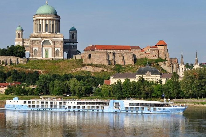 Budapest Danube Bend Private or SmallGroup Tour Lunch and Cruise - Szentendrei Duna-part: Artists, River Air, and a Good First Walk