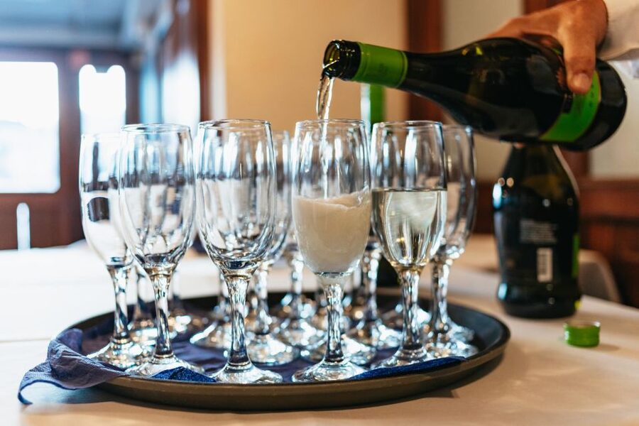 Budapest: Danube River Cruise with Dinner and Prosecco - Should you book this Danube dinner cruise?