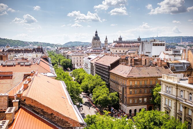 Budapest Danube River Cruise with Old Town Walking Tour - Stop 5: Parliament, Chain Bridge, Gellért Hill, and the champagne moment