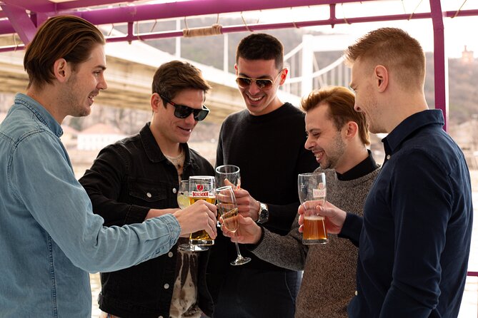 Budapest Danube Sightseeing Cruise with Unlimited Drinks - A one-hour Danube photo run with unlimited drinks