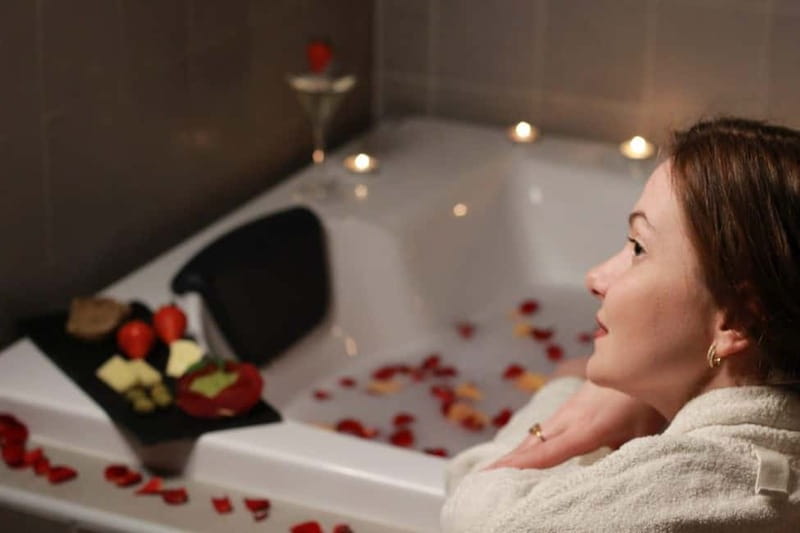 BUDAPEST, Day Spa : Couples Massage with Roses Bubble Bath - Finding FD Fashion and Day Spa, then switching gears