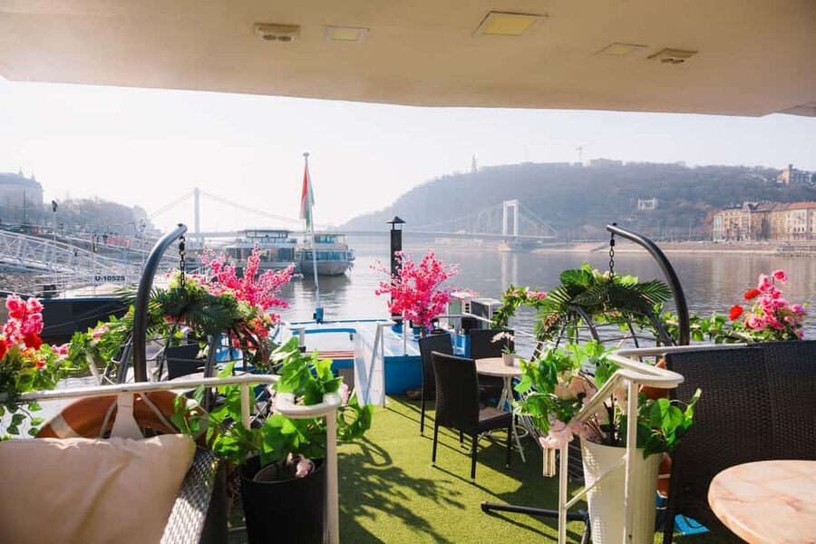 Budapest: Daytime Hop-on Hop-off Cruise with Welcome Drink - Margaret Island Stop: A Slower Pace on the Danube