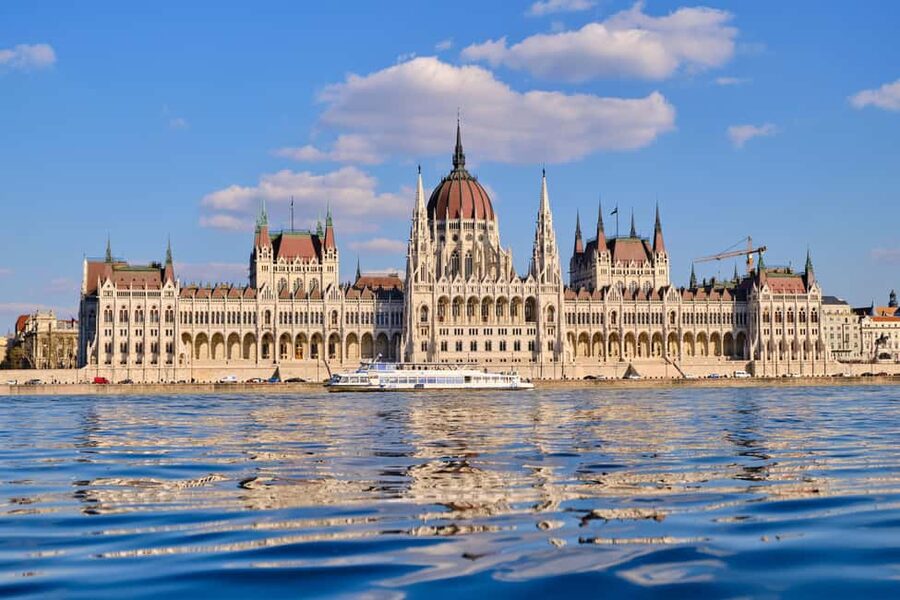 Budapest: Daytime Hop-on Hop-off Cruise with Welcome Drink - Getting There Smoothly at Vigadó tér Dock 5