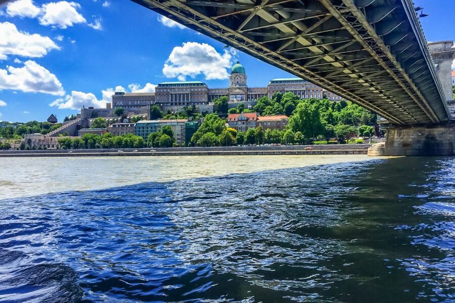 Budapest: Daytime Sightseeing Boat Cruise - Practical pace: perfect for a first day, or a weather break