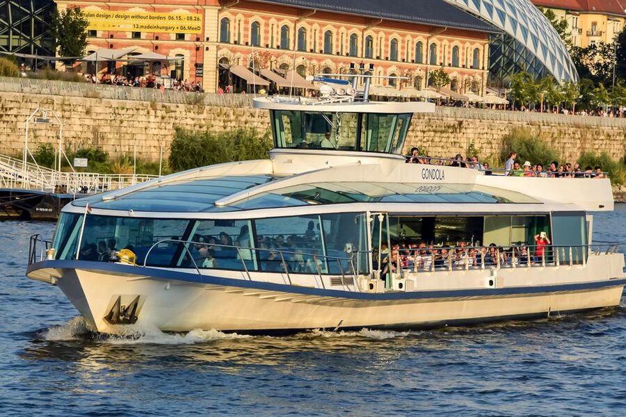 Budapest: Daytime Sightseeing Boat Cruise - What you actually see: Chain Bridge, Parliament, Buda Castle, and the bridges
