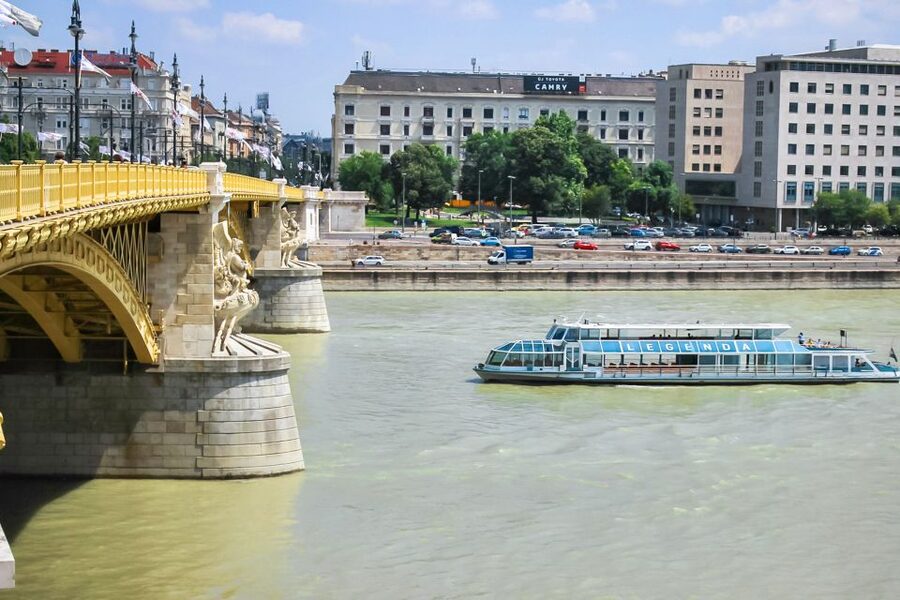 Budapest: Daytime Sightseeing Boat Cruise - Margaret Island stop: optional in summer, sometimes not available
