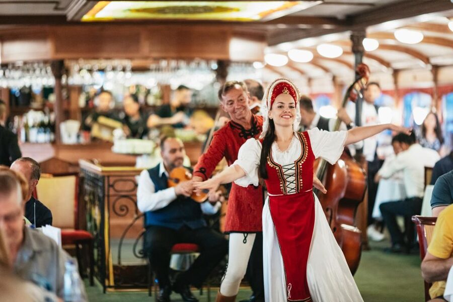 Budapest: Dinner Cruise with Live Music and Folk Dance Show - Rajkó Folk Orchestra and Ensemble: live music and the cimbalom