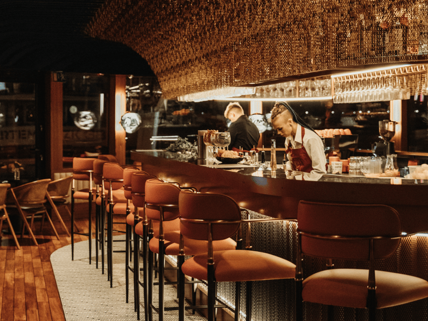 Budapest: Dinner Cruise with Live Music & Unlimited Drinks - Unlimited drinks: cocktails, Prosecco, and how service really works
