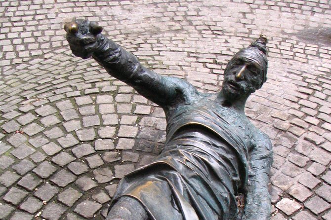 Budapest Dohany, Heroes', Rumbach synagogues & Jewish Ghetto Tour - Price and value: what $63.52 buys you