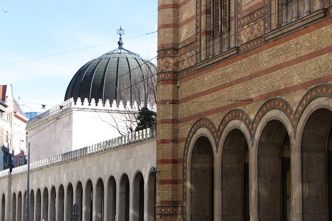 Budapest Dohany, Heroes', Rumbach synagogues & Jewish Ghetto Tour - Pacing, walking, and what to expect on the ground