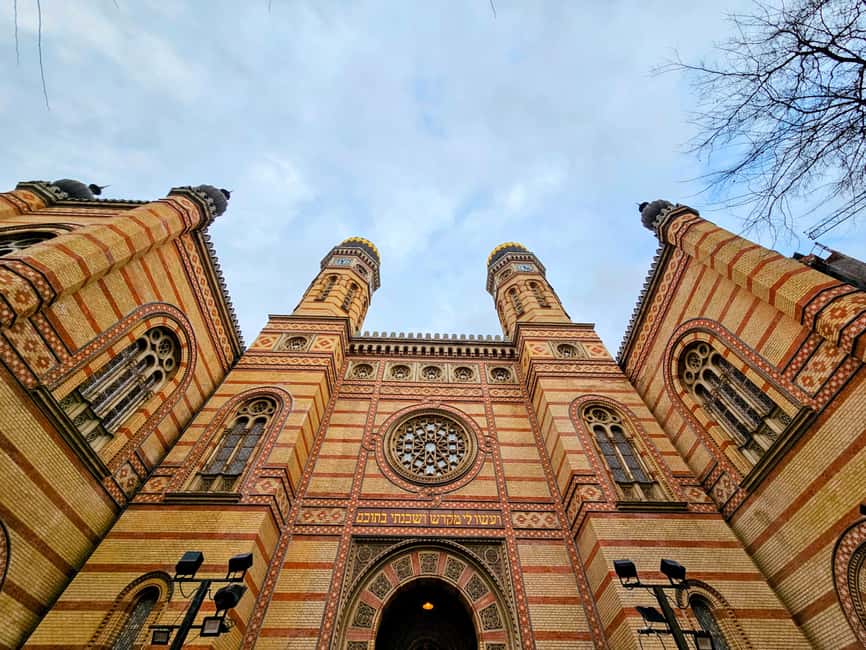 Budapest: Downtown gems of Pest - From Vértanúk tere: a simple start with good orientation