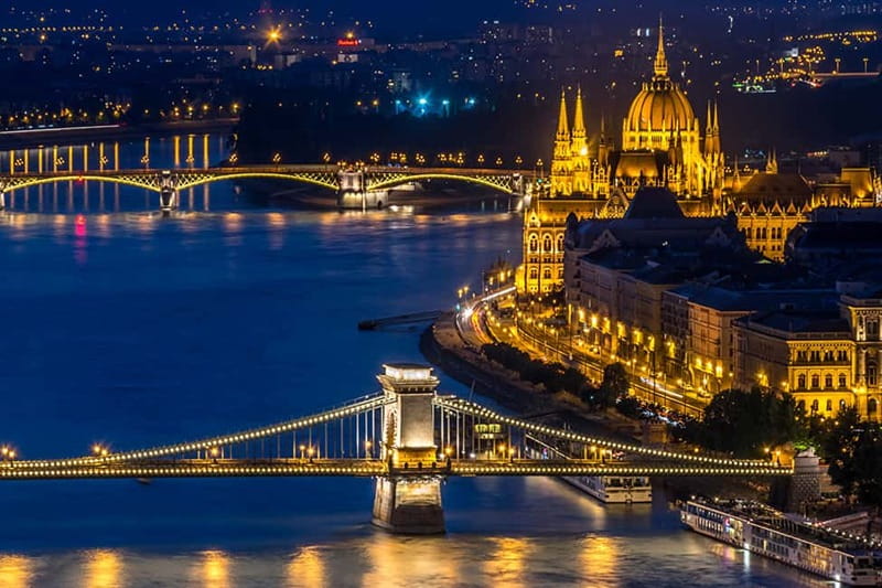 Budapest: Evening Castle Hill Tour with Fishermen's Bastion - Why Castle Hill After Dark Feels Different