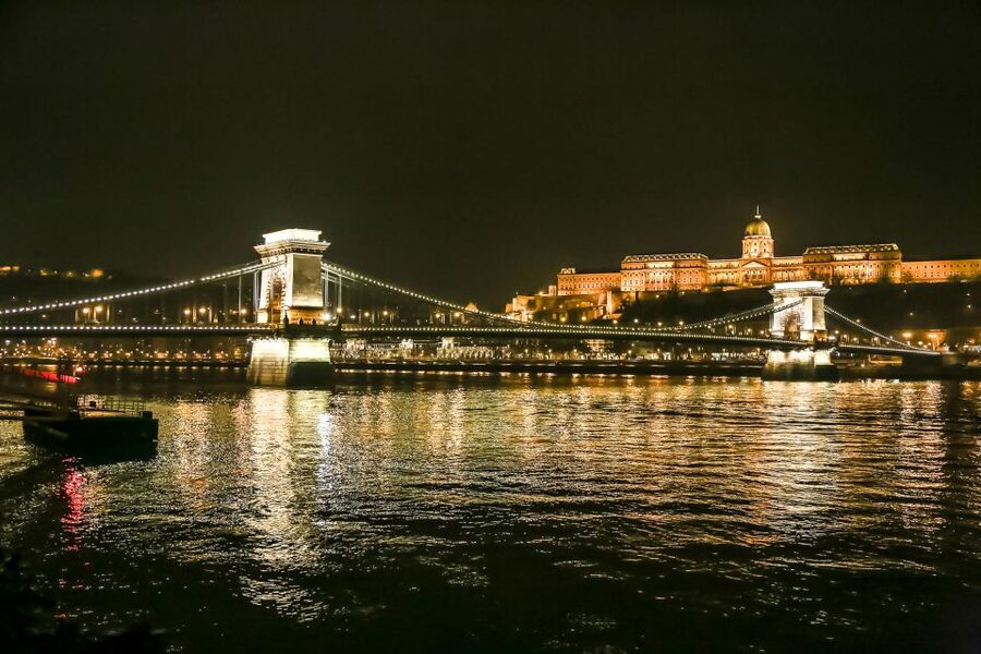 Budapest: Evening Cruise including Drink Options - Onboard entertainment: music, dancers, and table service