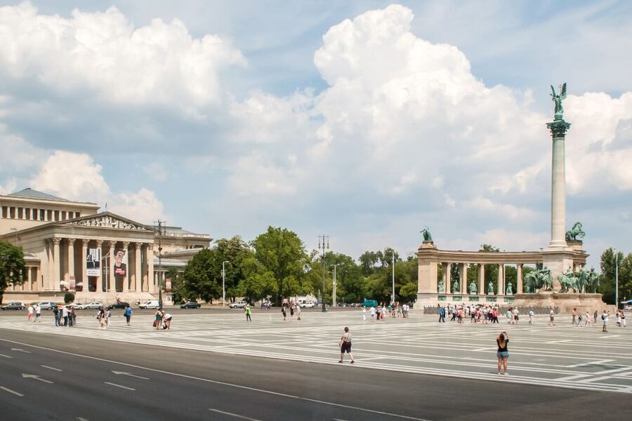 Budapest: Floating Bus Tour by Land and Water - Why a floating bus is the fastest way to see Budapest by land and water