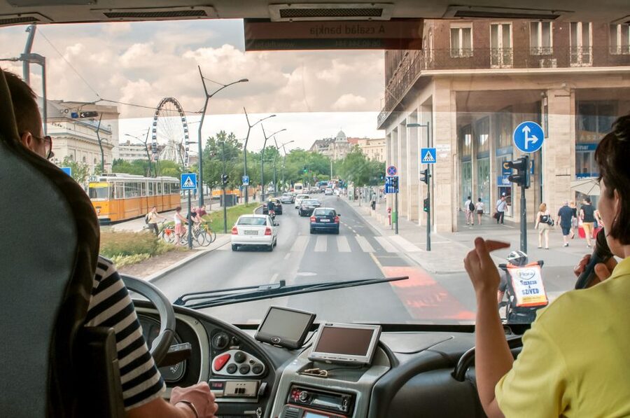Budapest: Floating Bus Tour by Land and Water - Getting to Széchenyi István Square 7 and finding the start
