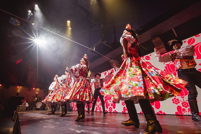 Budapest: Folklore Revue Show with Unlimited Dinner & Drinks - Where you meet and how to plan your timing