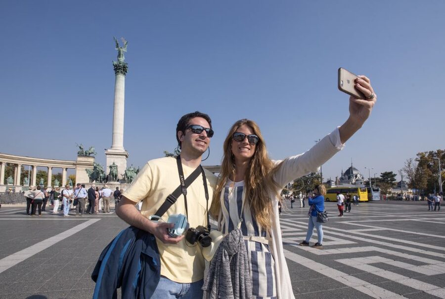 Budapest: Grand City Tour with Parliament Visit - Pacing and comfort: what the schedule feels like in real life
