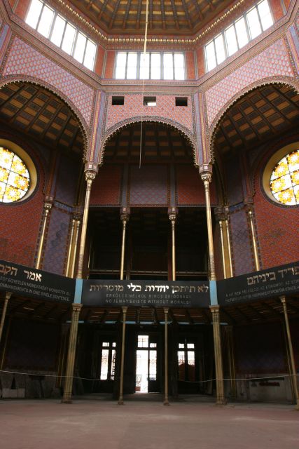 Budapest Grand Half-Day Jewish Heritage Tour - Starting at Dohány Street Synagogue, where the scale sets the tone