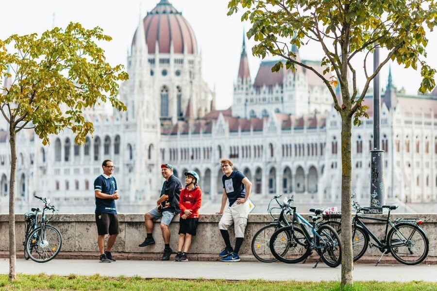Budapest: Grand Sightseeing Bike Tour - Castle Hill and Fishermen’s Bastion Views, Plus That Steep Buda Climb