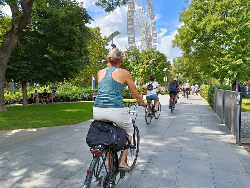 Budapest: Guided Bike & E-bike Tour with a Goulash - Mid-tour lunch of Hungarian goulash: where the timing pays off