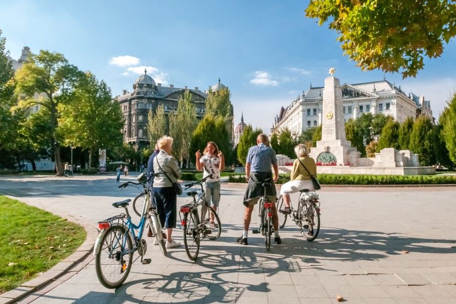 Budapest: Guided City Discovery Bike Tour - Széchenyi Thermal Bath, Zoo area, and park landmarks from the saddle