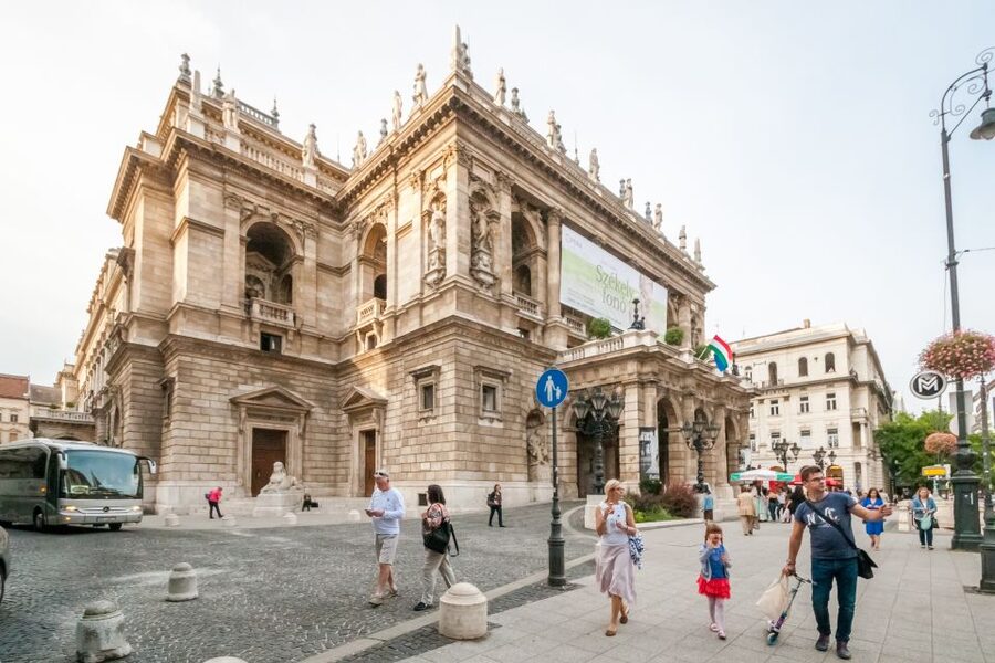 Budapest: Guided City Discovery Bike Tour - Jewish Quarter, St. Stephen’s Basilica area, and older Budapest corners