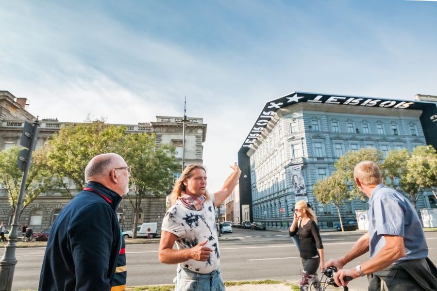 Budapest: Guided City Discovery Bike Tour - Liberty Square to the Danube: Soviet memory and a perfect first stop