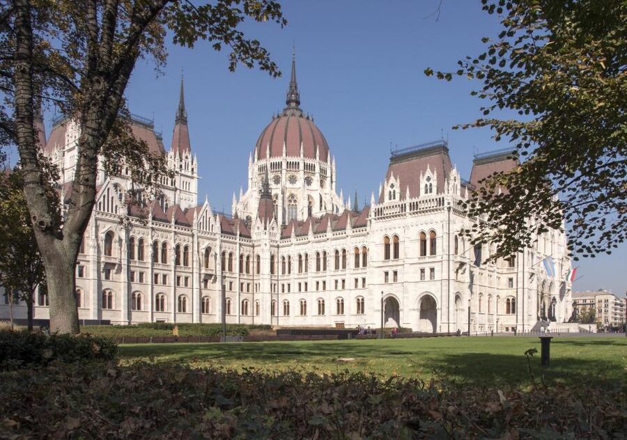 Budapest: Guided Walking Tour of Pest - From Molnár’s Kürtőskalács to a Pest walking rhythm