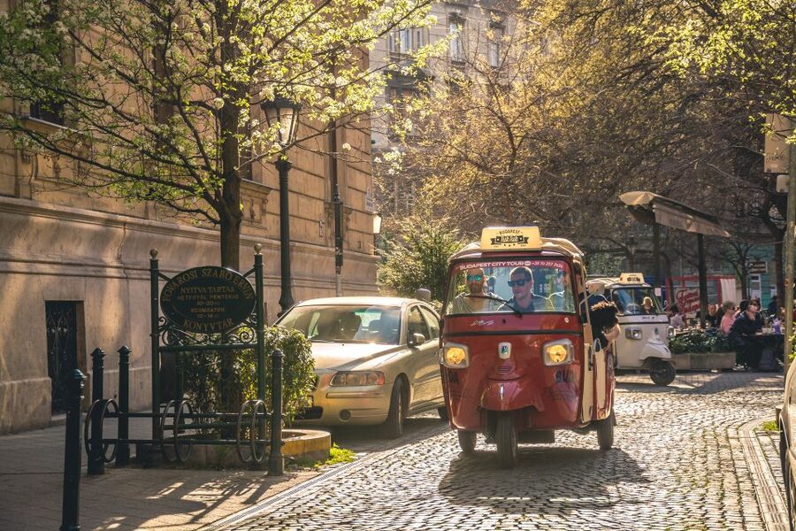 Budapest: Half-Day Exclusive Highlights Private Tour - Learning why Buda and Pest became one capital