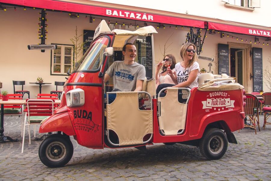 Budapest: Half-Day Exclusive Highlights Private Tour - Hidden corners and quick access to spots most people skip