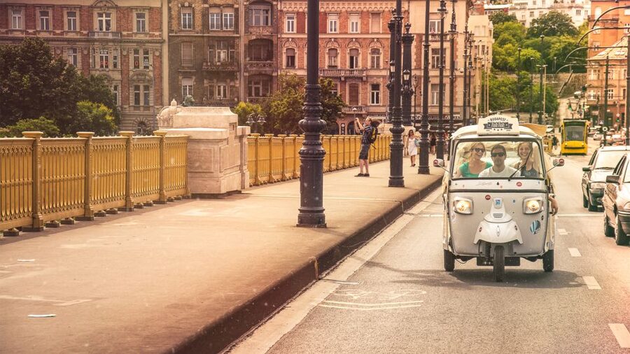 Budapest: Half-Day Exclusive Highlights Private Tour - Who should book this tuk-tuk highlights tour, and who might skip it