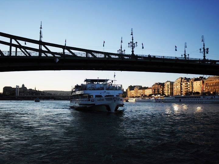 Budapest: Half-Day Highlights Small Group Private Tour - Parliament, the Chain Bridge, and river-city connections