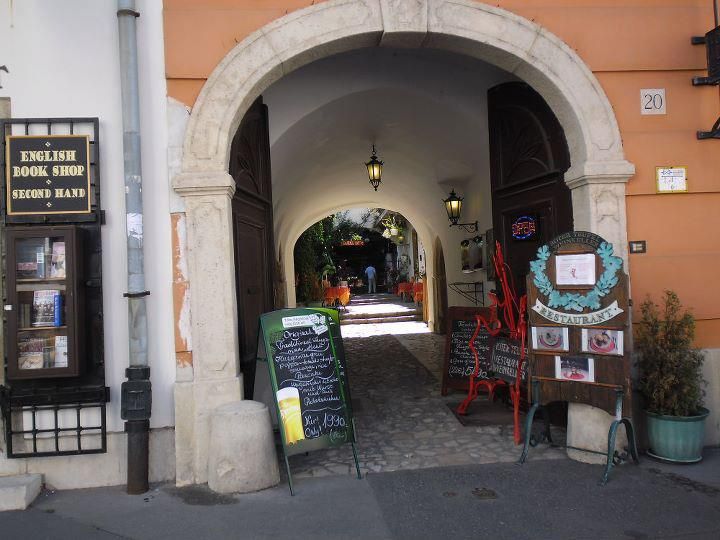 Budapest: Half-Day Highlights Small Group Private Tour - Jewish Quarter stops, Great Market Hall, and Liberty Square
