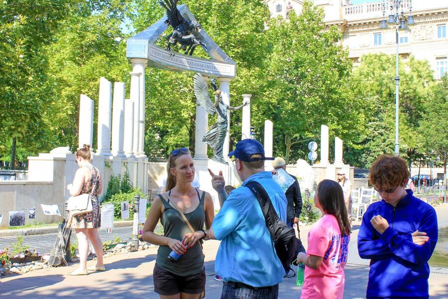 Budapest: Hammer & Sickle Communism Walking Tour - Communism Made Walkable: What This Hammer and Sickle Tour Covers